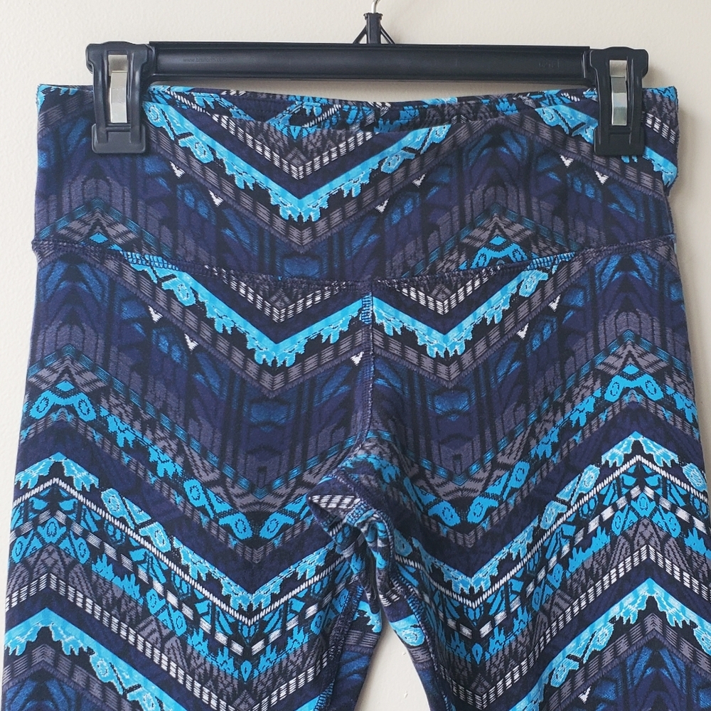 Alo Mid Rise Leggings - Picture 2 of 11